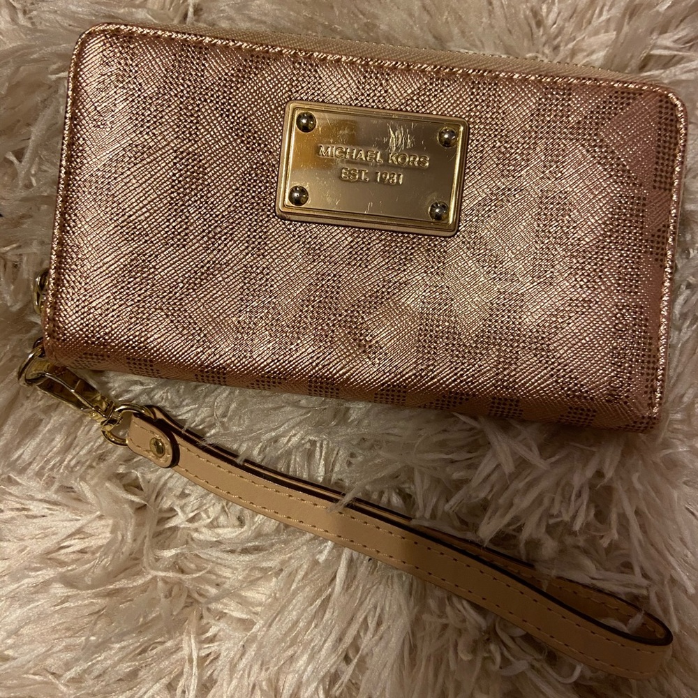 MICHAEL KORS rose gold phone wristlet